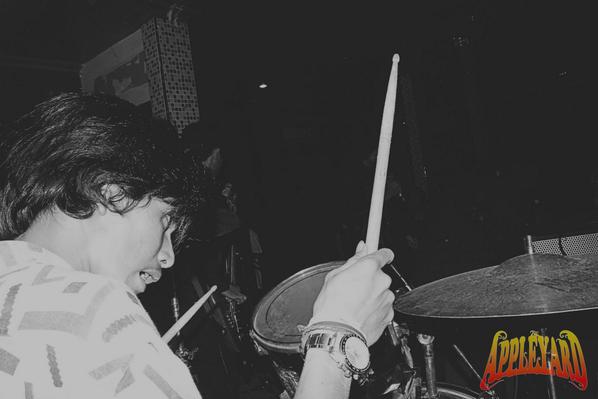 Zriezries73's tweet photo. drummer handal @Ydpsss @The_Appleyard http://t.co/DRV4IAxQMu