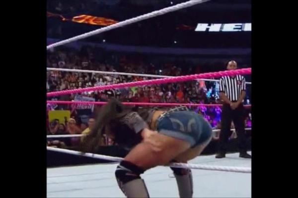 DIVASHOTASS's tweet photo. Nikki , AJ and Naomi http://t.co/X3KIJuPXqc