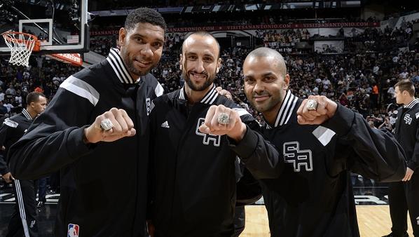 優勝リングを手にゴキゲンなスパーズbig3 Congrats Tim Duncan Manuginobili And Tonyparker Nba開幕 Nba Japan Scoopnest 優勝リングを手にゴキゲンなスパーズbig3 Congrats Tim Duncan Manuginobili And Tonyparker Nba開幕 Nba Japan Scoopnest