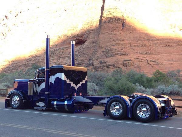 customsemitruck's tweet photo. https://t.co/bjnB5MNBu2 #TBT #peterbilt #largecar #kenworth #showtrucks #semitrucks #freightliner #tractortrailor http://t.co/EjI2xl6KFv