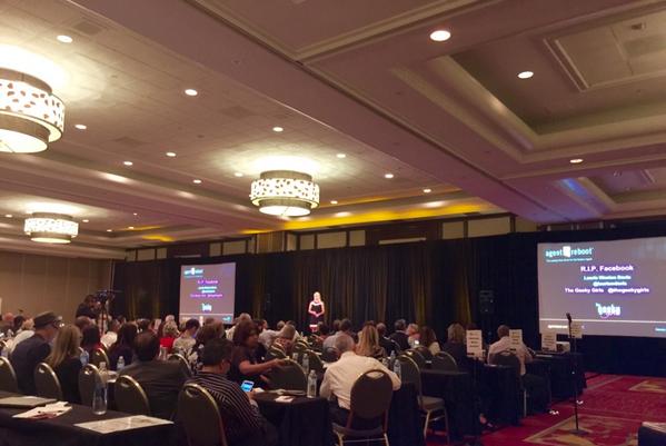 jefflobb's tweet image. @lauriewdavis takes a deep dive into #FacebookBusinessPages , engagement rates, advertising.. Great stuff