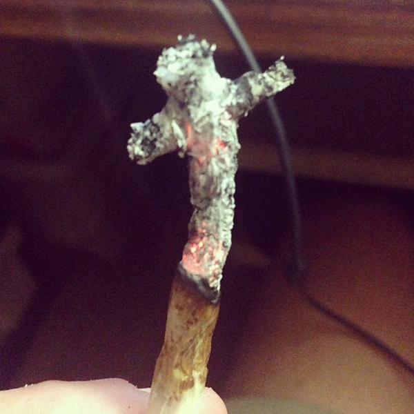 RAWLIFE247's tweet photo. Ashes to ashes!!
#CrossRAW
#CreativeRolling
#PerfectBurn
#raws #rawunrefined #naturalfibers #bleachfree #nongmo http://t.co/7arYA4ZwKz