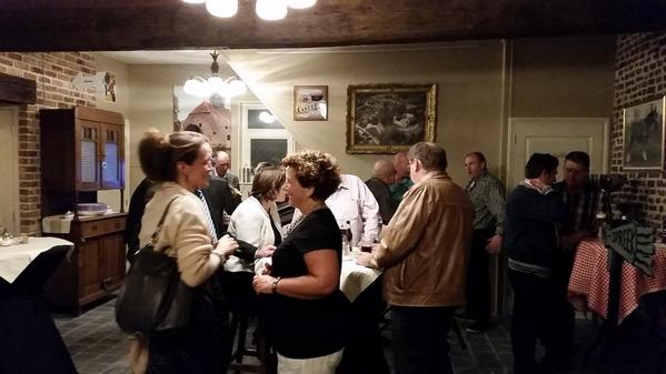 Erg gezellig, LEU-K café Horn bij B&amp;B woonboerderij Peters, boerenterras 'bie sien'