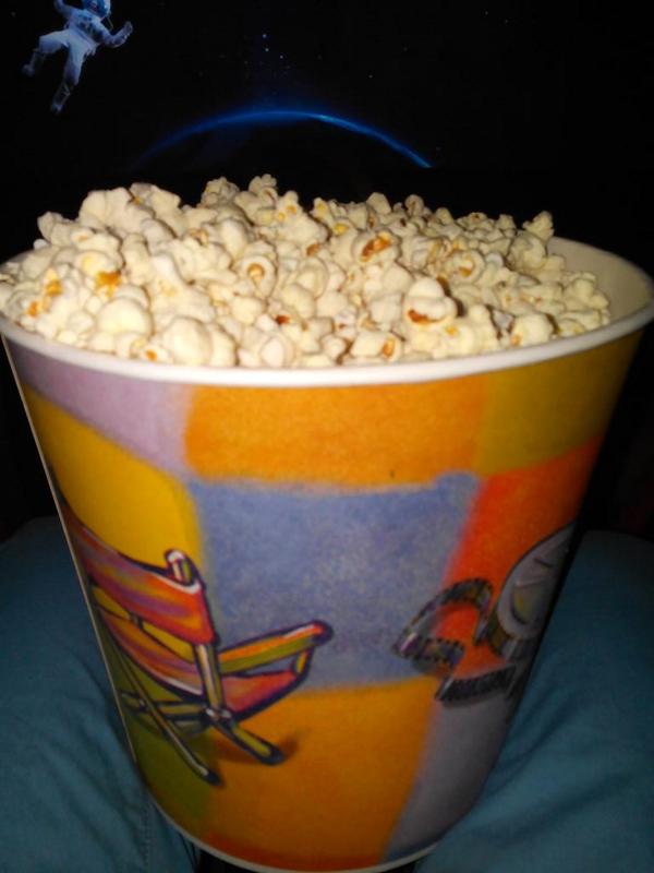 Adri_abv's tweet photo. Cine con mi niña @Silviaagh y @Rociiosp  @juankets #jorge y #zaira http://t.co/muByBqBc64