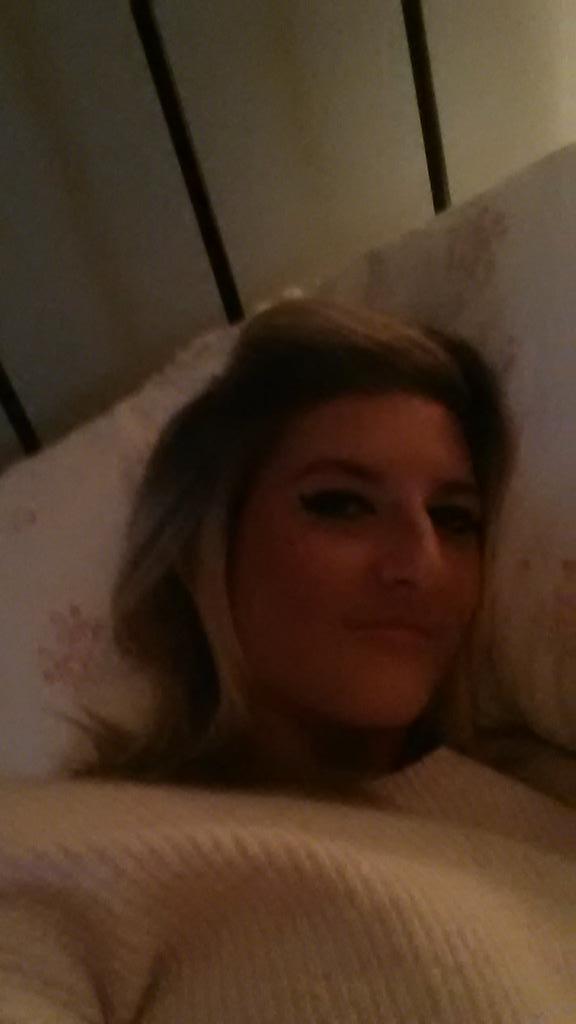 MissHayleyD13's tweet image. Finally in my beautiful bed!!!! #selfie #backinuk