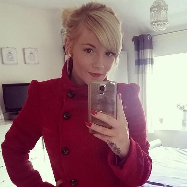 Rachd90's tweet photo. #autumn #redcoat #blonde http://t.co/rB9nX7dJPz