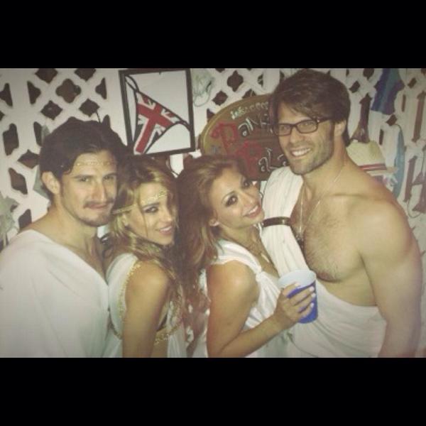 JessicaVaugn's tweet image. @_AndreaRueda how was this 35 weeks ago?! #ClockTime #Memories #toga