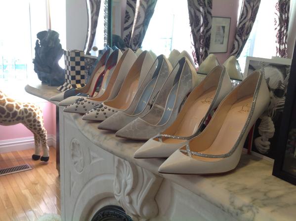 A mommy-and-me Marie Antoinette Halloween transformation with <a href="/williamsjeanann/">Jeanann Williams</a>: vogue.cm/1tHmd6Z