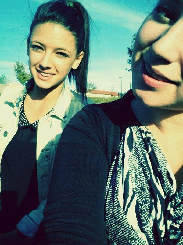 chlooe195's tweet image. MAVIIE, Celle qui est toujours la et c'est réciproque, je t'aime. #Alexe #Chloé #Autop #Love #bbchou ♥