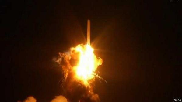 bbcmundo_ultimo's tweet photo. Explota #cohete #Antares de la #NASA durante su lanzamiento http://t.co/QazpBruUcN http://t.co/qFRa2JMLR2