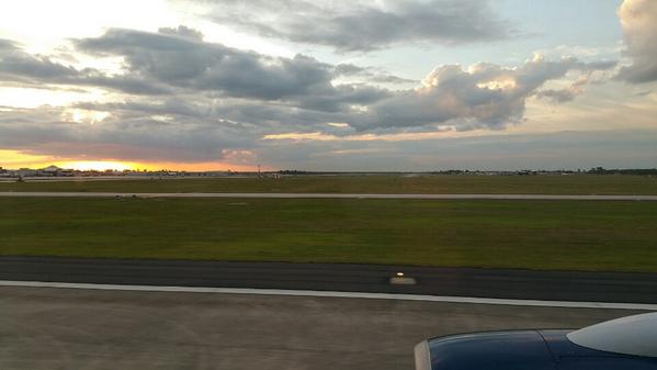 TengounViaje's tweet photo. Nuestro nuevo destino. NEWORLEANS #InsideDelta (at @no_airport in Kenner, LA) https://t.co/phNSSjhEbu http://t.co/yEAgxb2M03