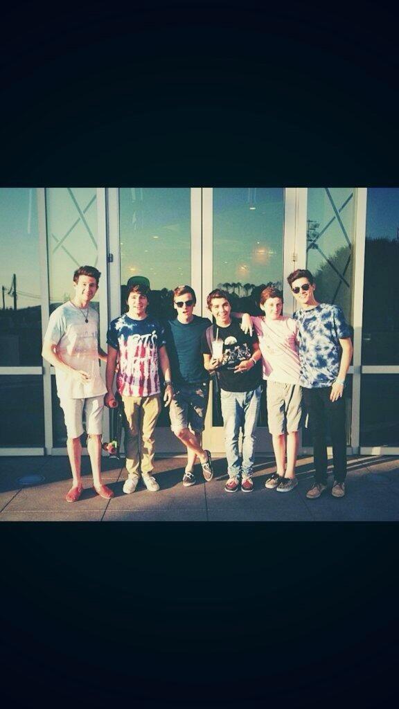 amanda_zajac's tweet photo. Love this pic 💕 #O2LTour #O2L @Our2ndLife @ConnorFranta @jccaylen @RickyPDillon @KianLawley @TheMattEspinosa http://t.co/QfZJvux9WL