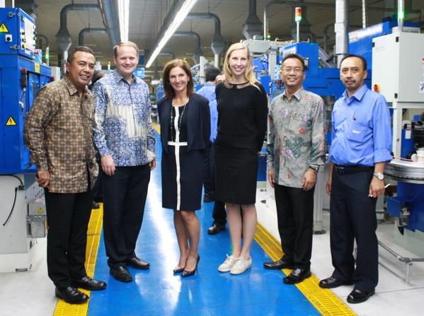 Yesterday, Oct 28, New Swedish Ambassador, H.E Johanna Brismar Skoog visited SKF Factory in Jakarta. @SwedenJakarta