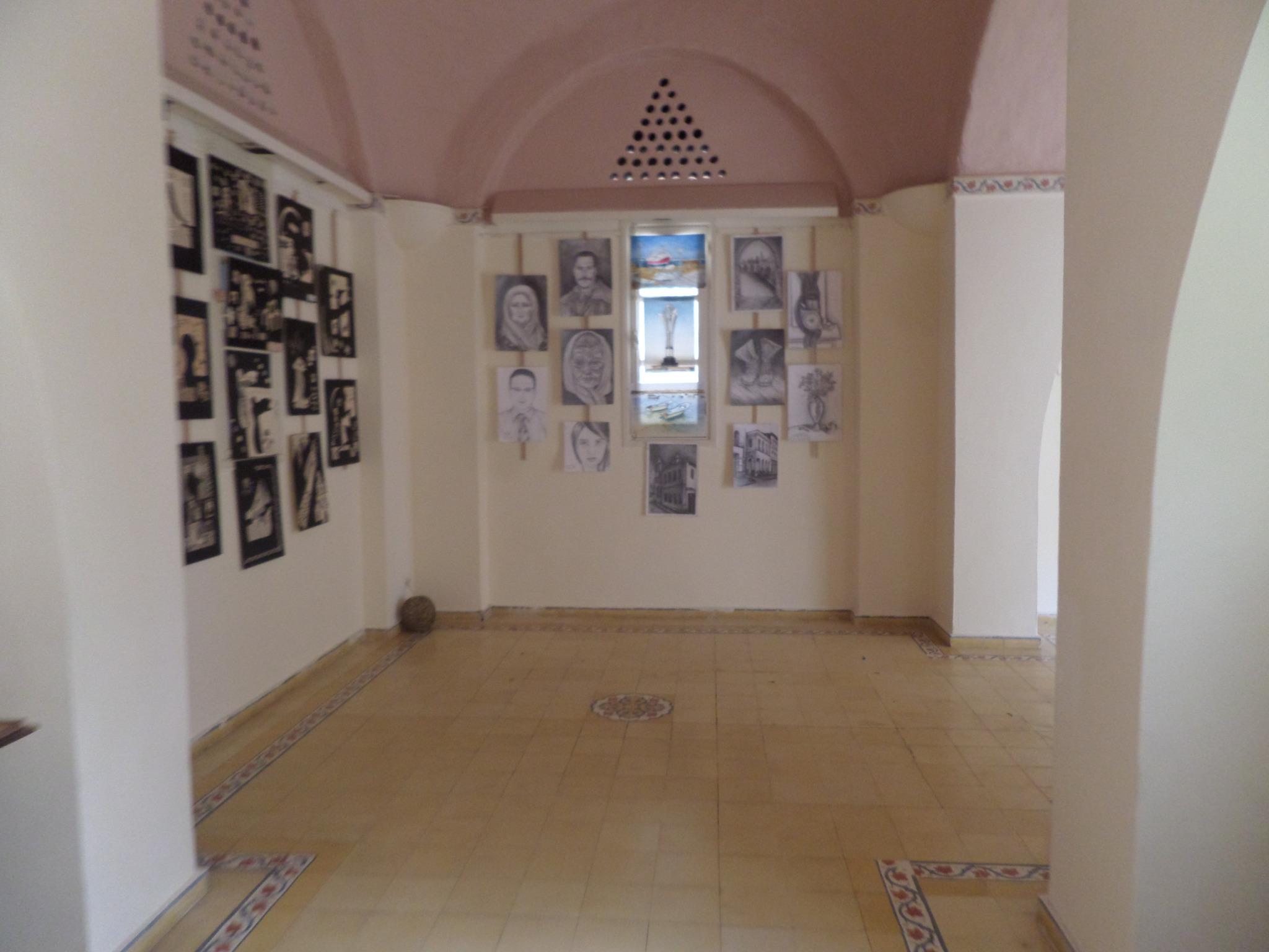 قســـم الديكور on Twitter "زاويه من المعرض الرسم الحر معرض_خيوط_الفن