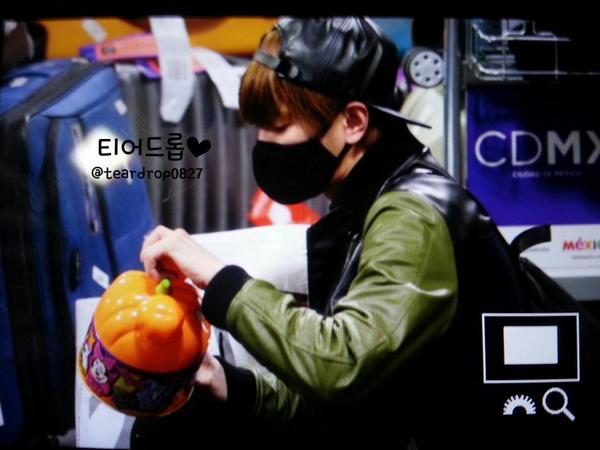 141028 Sungjong at Mexico Airport (cr teardrop0827)