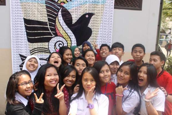 Sciencee1's tweet photo. @Sumatra40_bdg jelek satu jelek semua :D #sumpahpemuda http://t.co/UjqdnYjsuc