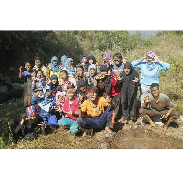 kolanskyy's tweet photo. Diklat @bellbabateater dibedengan @UMMcampus http://t.co/pMNkuCDB8C