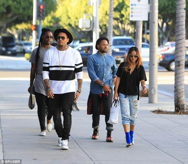 _kingcbrown's tweet photo. Chris,Karrueche and friends spotted shopping this afternoon in Beverly Hills. http://t.co/jhzdkQyOfw