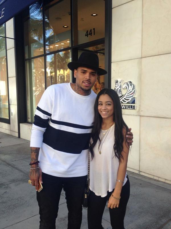 _kingcbrown's tweet photo. Chris with fans today while shopping in LA. http://t.co/wkmdNEsNpY