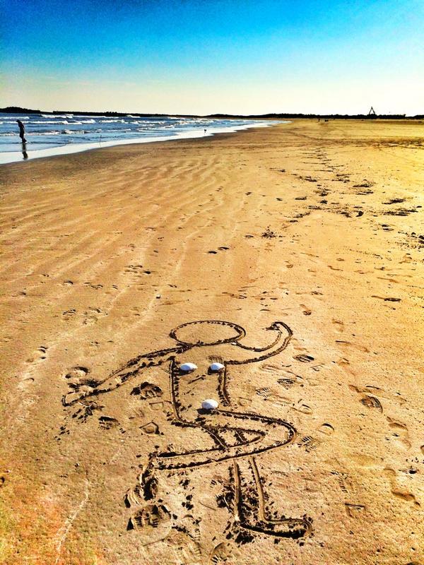 YoshimotoHiroki's tweet image. もはやこれシャレやろ？！って位の青い空のなか撮影してるぜ〜＼(^o^)／
#doa
#PhotoShooting
#MegaWeather
#PureBlueSky
#沖縄でこの空が欲しかった