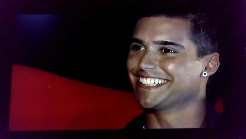 Happy happy bday to the best idol in the world.. Mr Eric Saade!! 