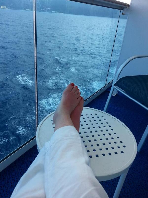 RobinsonMeta's tweet image. Feet up and relaxing a bit.