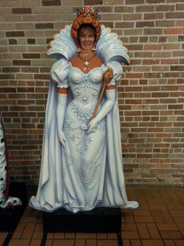 RobinsonMeta's tweet image. How beautiful is my dress.