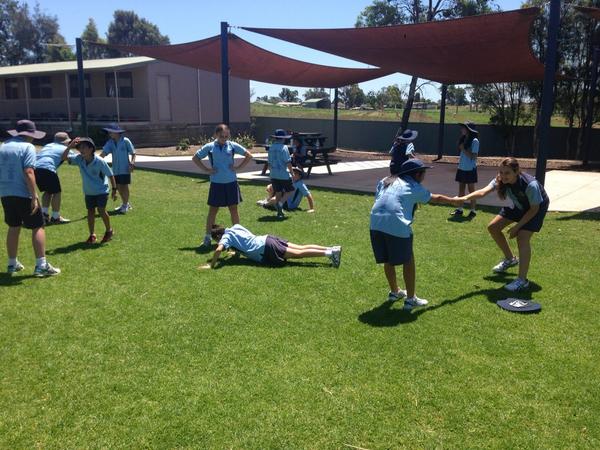 SJSyr62014's tweet photo. #s3g14 participating in #fitness activities on a beautiful Wednesday afternoon. http://t.co/wkIkwb6bed