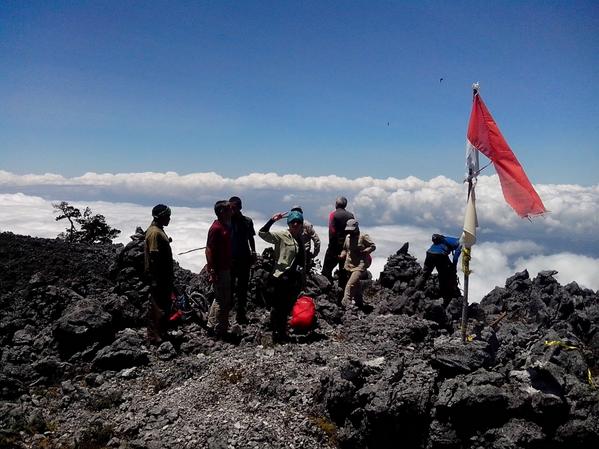 inaexpeditions's tweet photo. Puncak Siale: titik tertinggi Gunung #Binaya, Pegunungan Manusela, #Maluku. http://t.co/lzI8RXa4ay http://t.co/FD92jy9HuV