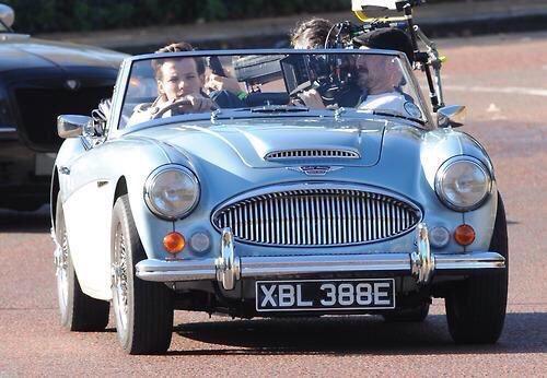 Hechos_1DBTR's tweet photo. Porque será que Louis siempre maneja, no entiendo why #EMABiggestFans1D http://t.co/HoFWfAP43X