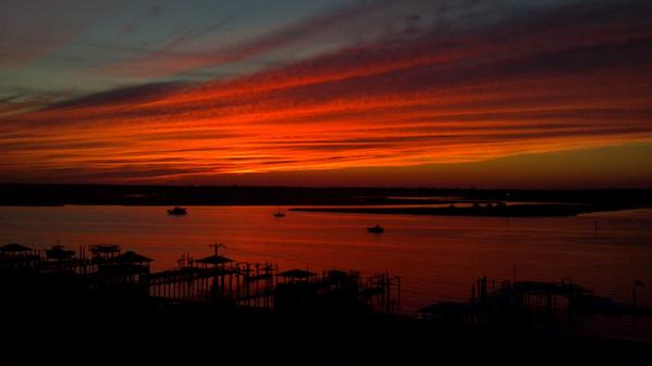 RobinsonMeta's tweet image. Beautiful sun set.  Right..