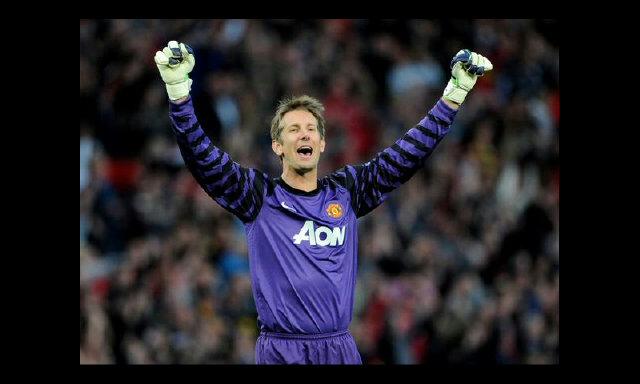 Happy birthday Edwin Van Der Sar, former Man.United GK who turns 44 today .. Wish you luck at ur career (y) 