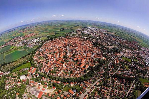 No biggie guys,this is 1hour from my🏡in 🇩🇪 The #Bavarian town Nördlingen.Built in a 14million yo #Meteor ImpactCrater
