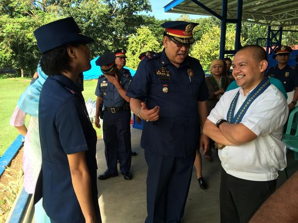 CLpsmu's tweet photo. Chat time with Justice MARVIC LEONEN &amp; PCSUPT NOEL DELOS REYES, RD, PRO ARMM.. http://t.co/hU0DCZs18I