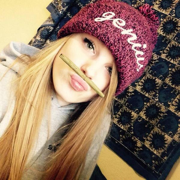 PotHeadsSnap's tweet photo. Every Male Stoners Dream ! 👌😍 http://t.co/x00rMDTmqv