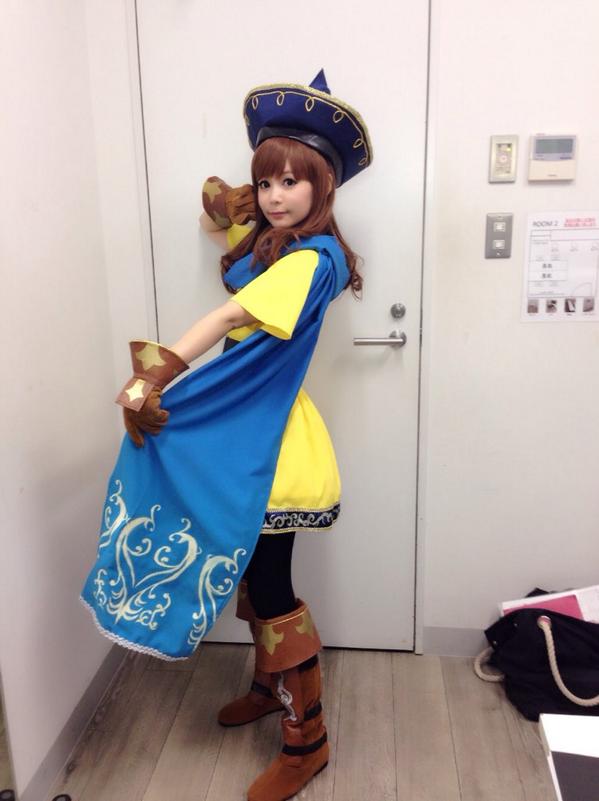 しぶとい中川翔子 ドラクエヒーローズ仕様のアリーナ装備 刺繍や装飾が細部まですごい 家宝にいたします ローソンの一番くじでドラクエヒーローズのアリーナフィギュアがでるらしい やるしか 絶対ほしい Http T Co Xjn3hdioii