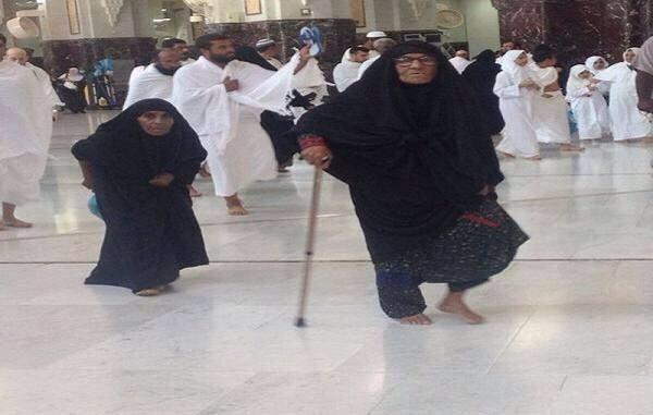 77PP7's tweet photo. مُسنّة باكستانية عمرها 110 أعوام حجت أخيراً بعد محاولات سابقة لم تنجح بصحبة ابنتها "90 عاماً ، صورتهم مؤثرة ! http://t.co/wGygu5bJS0