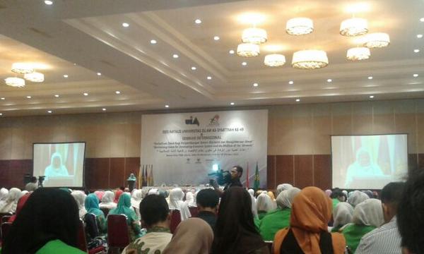 bmsfai's tweet photo. Sambutan Rektor UIA sekaligus kaleidoskop 49 tahun UIA .. http://t.co/1wy4FkG3fu
