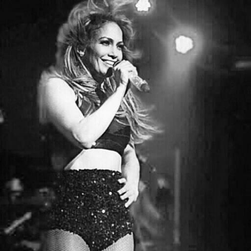 JLoLeah's tweet photo. #AllLightsOnJLo #JLoSpotLight @JLo #AKAWORLDTOURINUSA #USALovesJLo #JLoUSA #JLoversInUSA love you Jen so much http://t.co/uewLVNTpNs