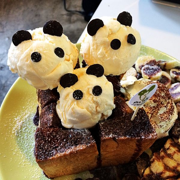 โทสต์ช๊อคโกแล๊ต บานาน่าหมีน้อย ร้าน NEO CAFE bit.ly/1nOG3Lw #aroii #รีวิว