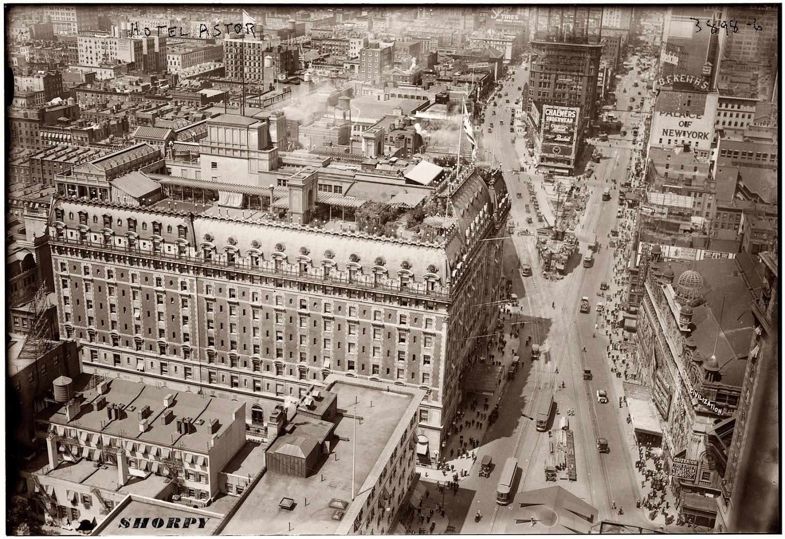 Picture of New York Times Square in 1916 