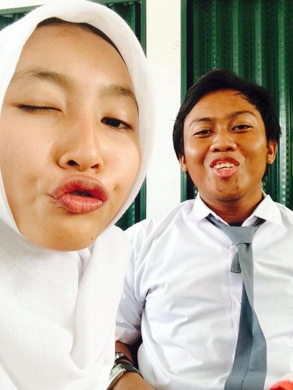 ELMITHREE's tweet photo. Imutan mana? @dianmeiiii @RafiBudi13 http://t.co/DnzKWLcsM4