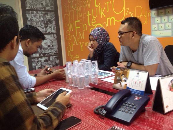 afdita's tweet photo. hai @nisbroth 🙋RT @SebangsaID: Hari ini tim Sebangsa berkesempatan u/ main-main ke @detikcom :D http://t.co/MKWC7w9hGB