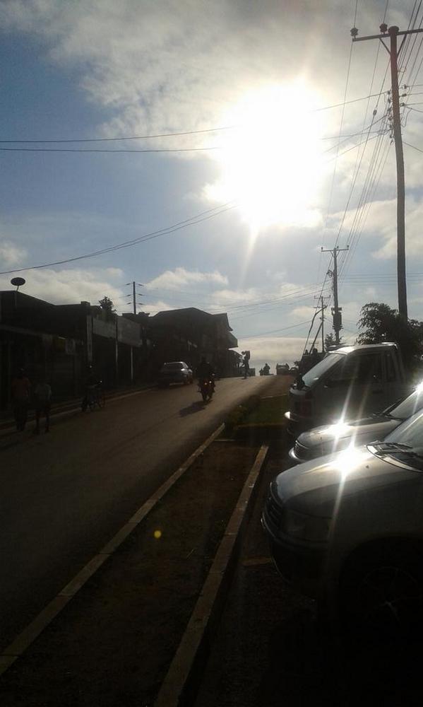AOCOostUganda's tweet photo. Wat een mooi zonnetje in #fortportal #uganda #aocoost http://t.co/R5tkyeikly
