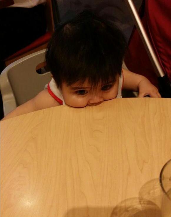 StealingHearts_'s tweet photo. When the food is taking too long 😴 http://t.co/Tn3HtIyCpv