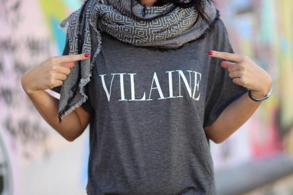 161_37's tweet image. Mad'moiselle Cha, le blog porte le tee-shirt gris #Vilaine dans son article aujourd'hui!  Merci C.