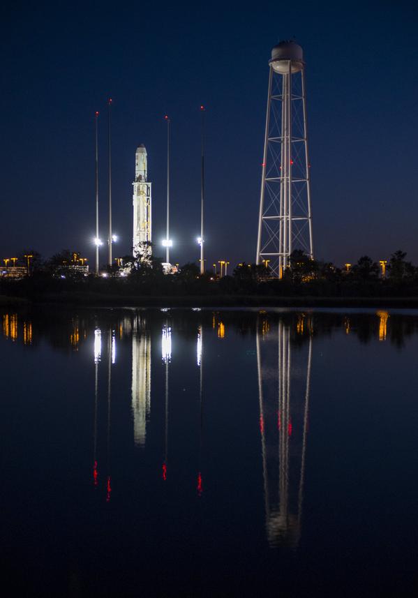 globeandmail's tweet photo. NASA's unmanned Antares rocket explodes on launch
http://t.co/kqGJPDeV9G http://t.co/nDfm4PO8qh