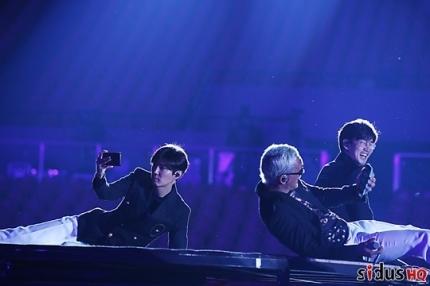 dna1222's tweet photo. 앵콜콘서트 리허설때 내가 찍고있었던 것은? http://t.co/IBxOHP0LZr