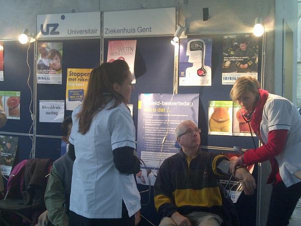uzgent's tweet photo. Leer symptomen #beroerte herkennen onder Gentse @stadshal, vandaag tot 16u http://t.co/3pxt2Lxtbs #Wereldberoertedag http://t.co/Emn6Mwmdxy