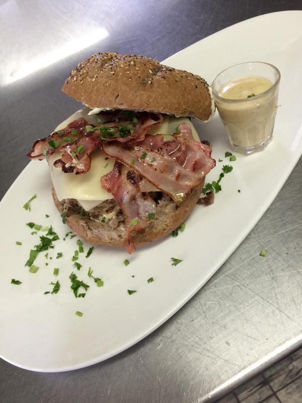 Het juiste weer voor een heerlijke winterse hamburger. Kom gezellig lunchen!